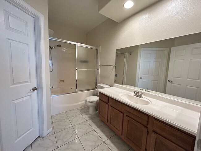 Building Photo - Cozy 2 Bedroom 2 Bathroom Summerlin Condo!