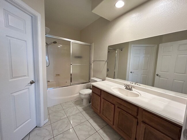 Building Photo - Free Rent for two weeks!