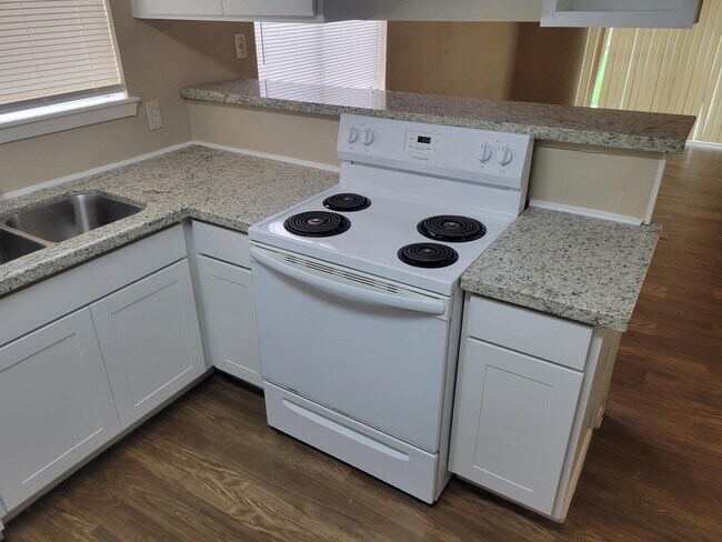 Building Photo - 9915 Towne Brook Ln