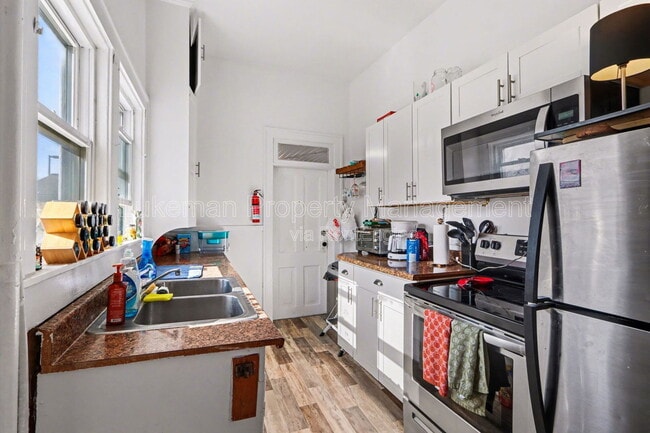 Building Photo - 426-428 S Westnedge Ave