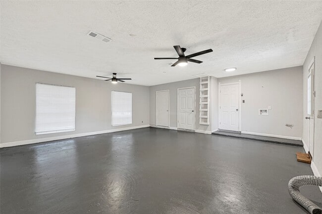 Building Photo - 122 Gruss Dr