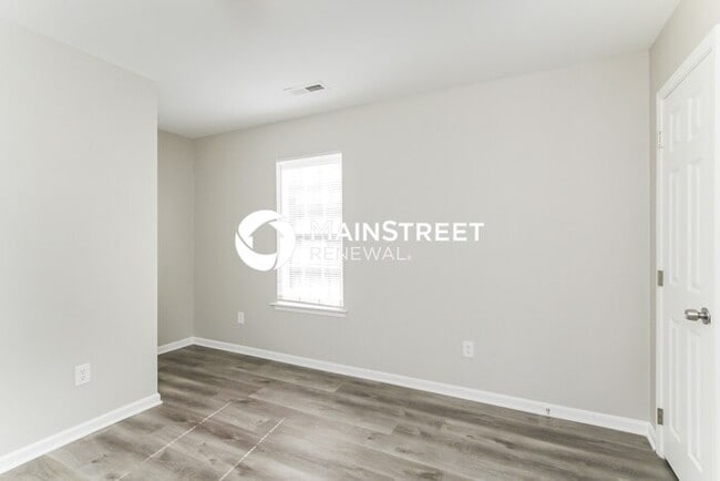 Building Photo - 3 Bedroom Pet-Friendly Home in Charlotte, NC with Main Street Renewal