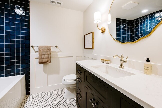 Building Photo - Custom Remodeled 4bd/4ba House in Greenwoo...