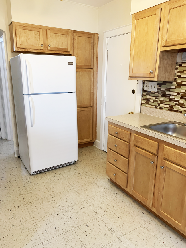 Kitchen - 212 Hubbell Ave