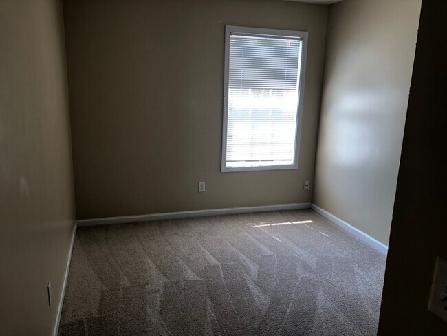 Building Photo - Newly remodeled Townhouse in Douglas Count...
