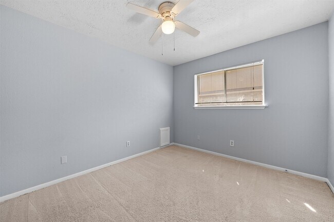 Building Photo - 25310 Pepper Ridge Ln