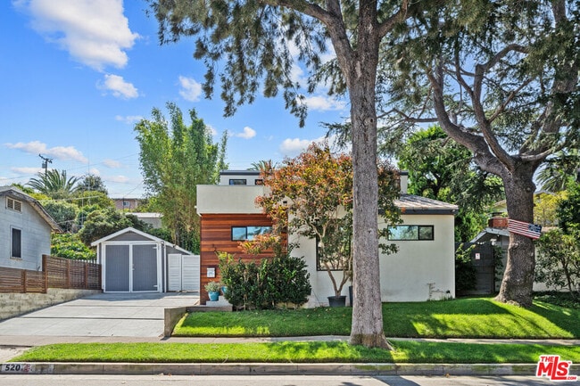 Primary Photo - 520 E Ellis Ave