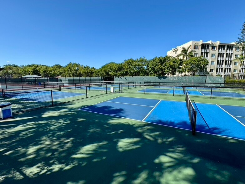 Pickleball Courts - 933 Cypress Grove Dr
