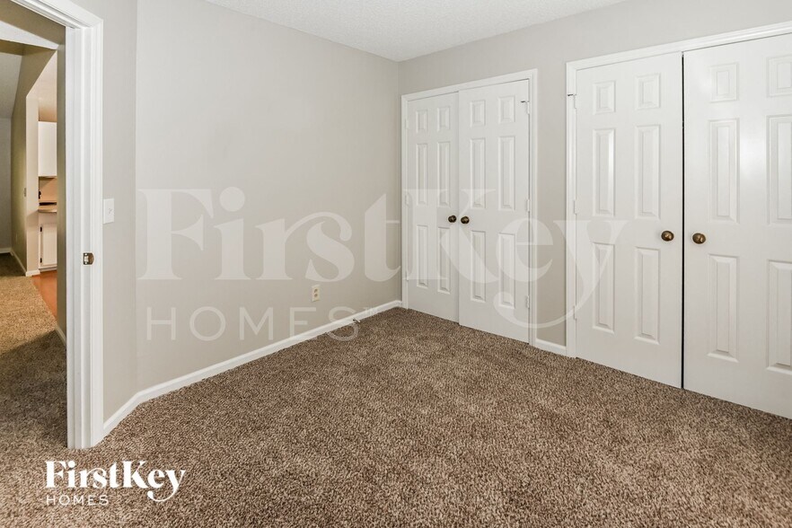 Building Photo - 2501 Oak Leigh Dr