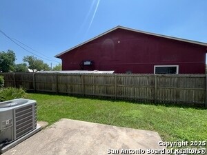 Building Photo - 311 E San Antonio Ave