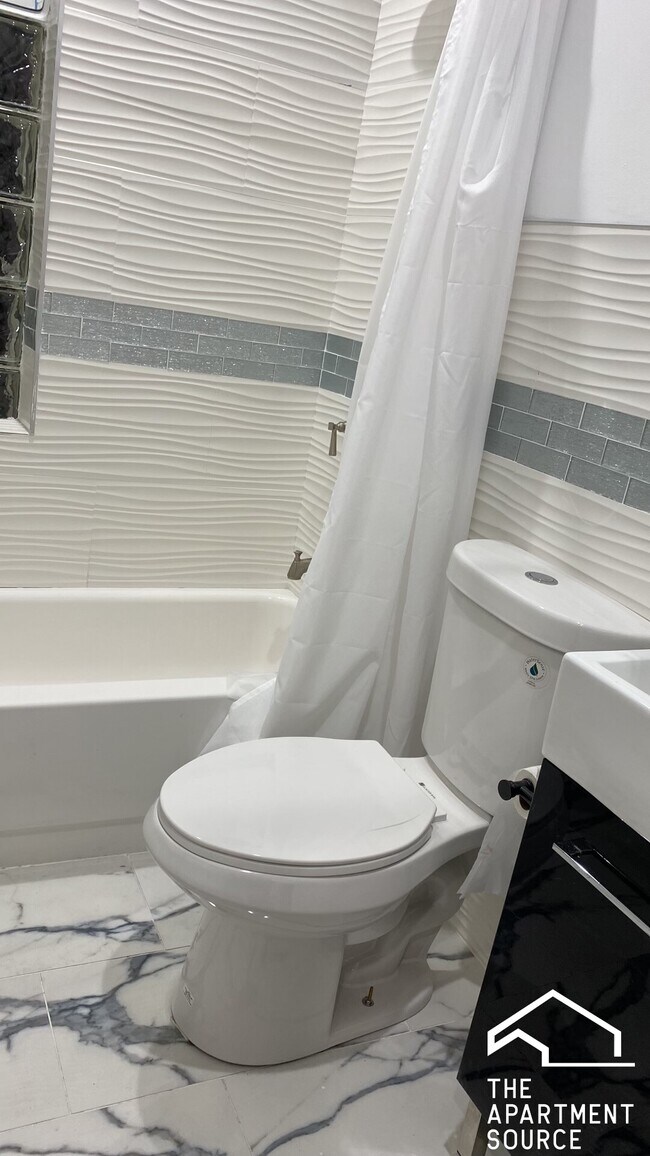 Building Photo - 1228 N Cleaver St