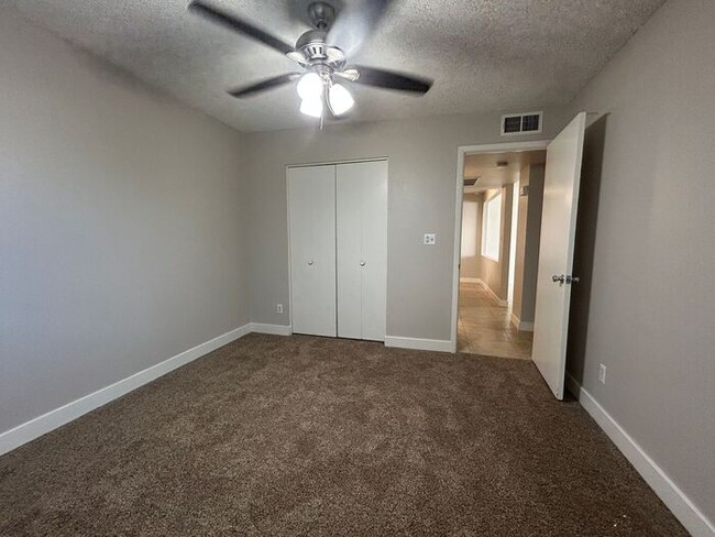 Building Photo - 859 S Ext Rd