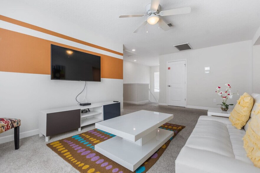 Building Photo - 4743 Kings Castle Cir