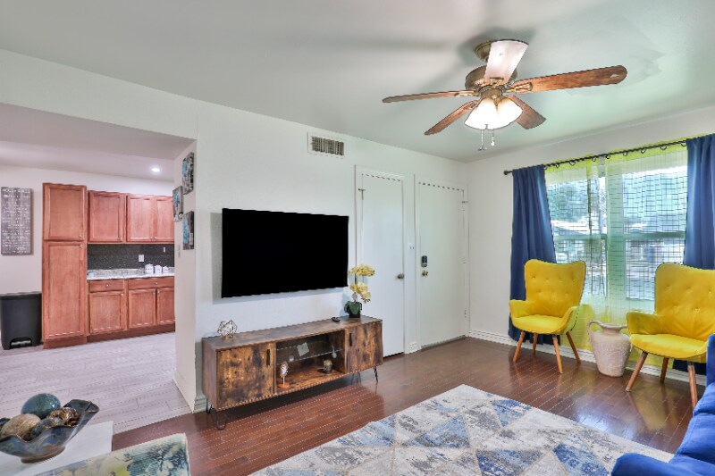 Building Photo - 531 W Del Campo Ave