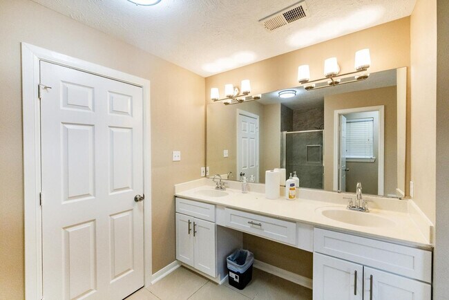 Building Photo - 9350 Starfire Ln
