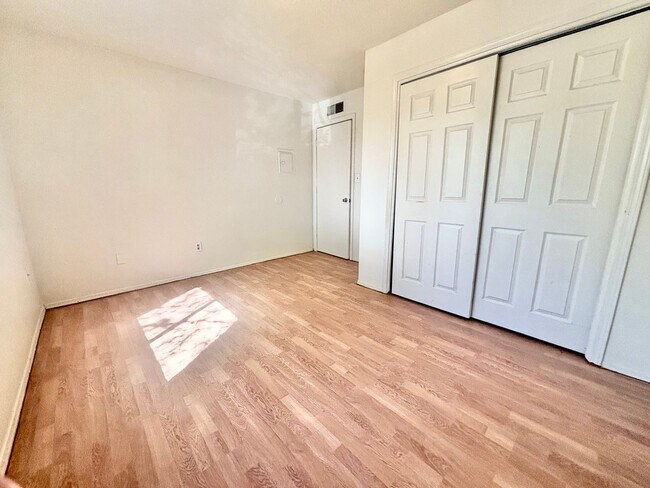 Building Photo - 117-113 General Arnold St NE