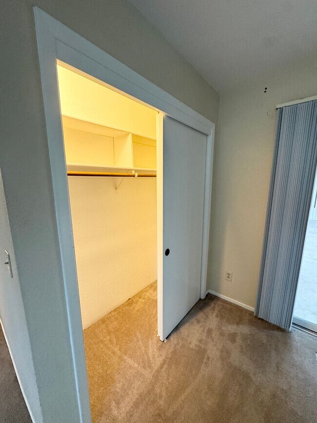 Building Photo - THREE BEDROOM TWO BATH  HOME in the Pocket...