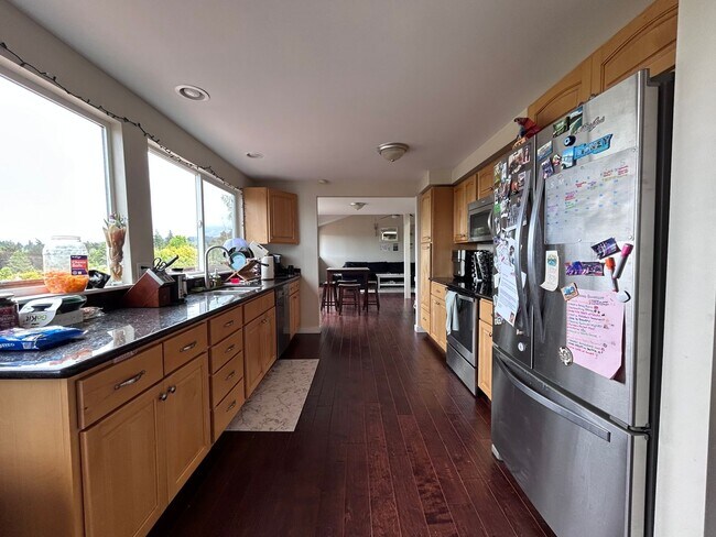 Building Photo - Large 4 Bedroom home with views of Bellingham Bay and Garage
