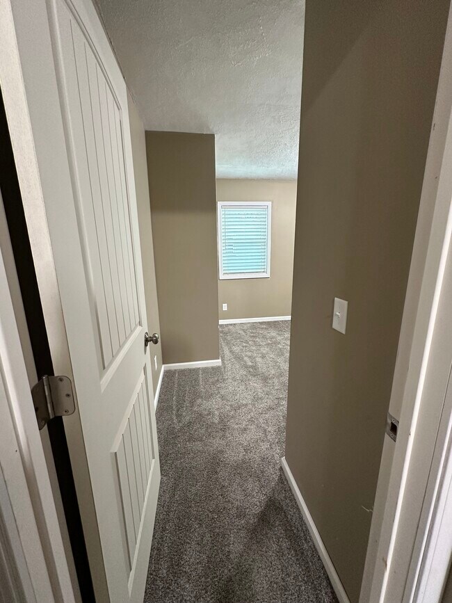 Building Photo - 831 25th Ave N