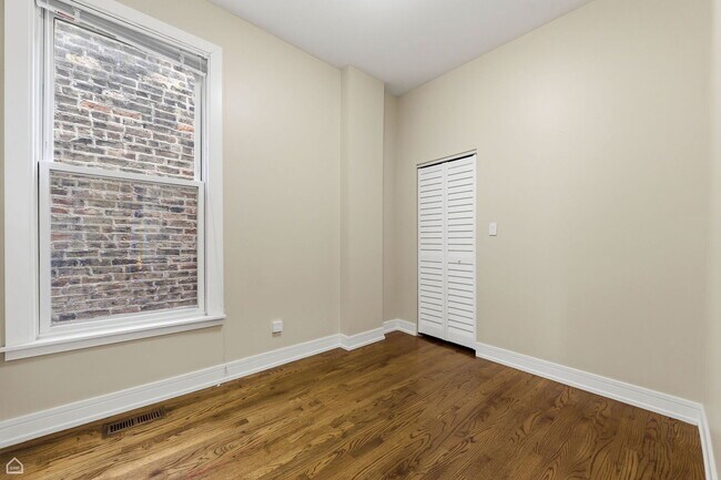 Building Photo - 2523 W Chicago Ave