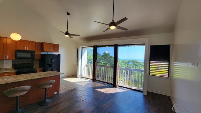 Primary Photo - Unique 2 bedroom 1 bath in the Makaha vall...