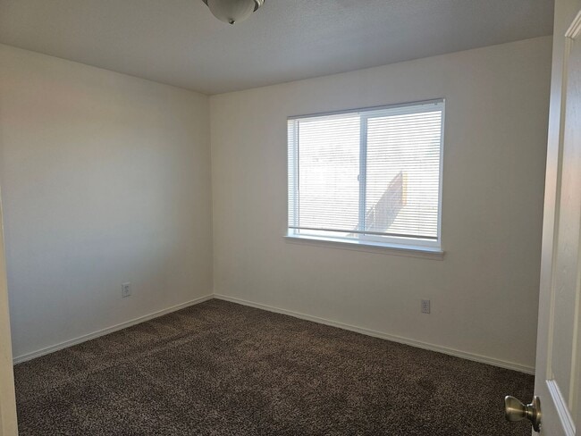 Building Photo - Strawberry Heights Home