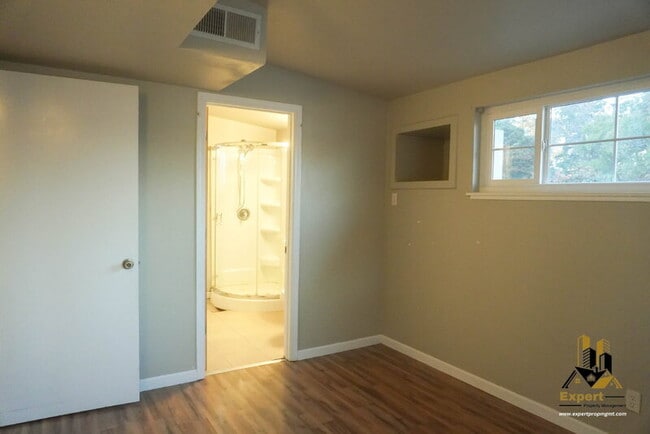 Building Photo - 125 B St