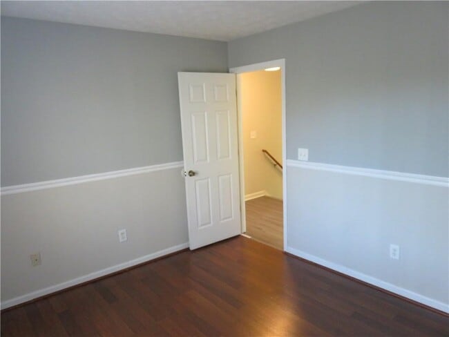 Building Photo - 204 Twin Pines Ct