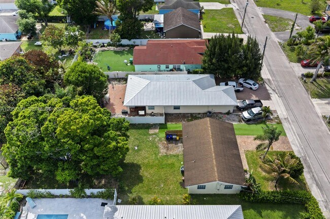 Building Photo - 6894 3rd St
