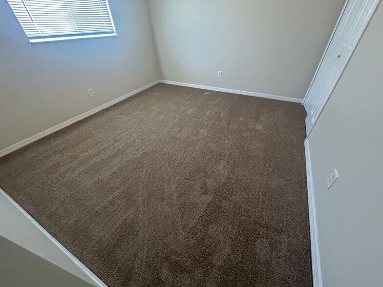 Building Photo - 3 bedroom 2 bathroom single family home