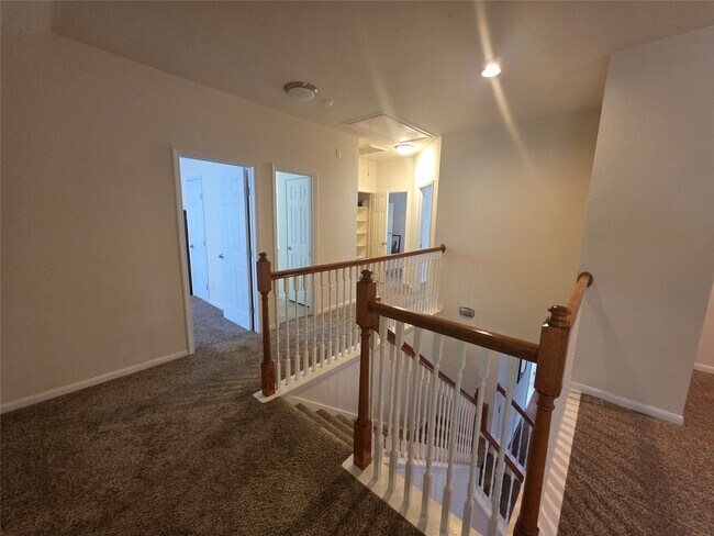 Building Photo - 2715 Riverhollow Ln