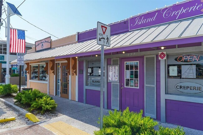 Building Photo - 4216 Plumosa Terrace