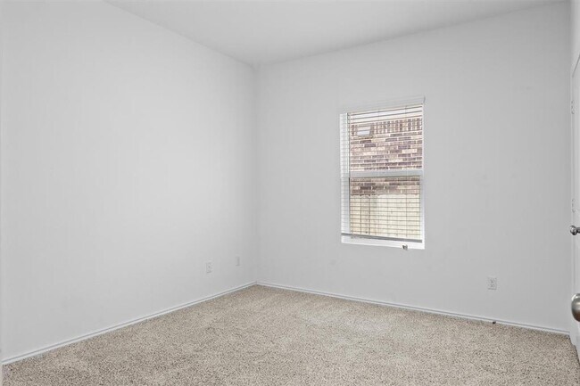 Building Photo - 1613 Brueggerhoff Rd