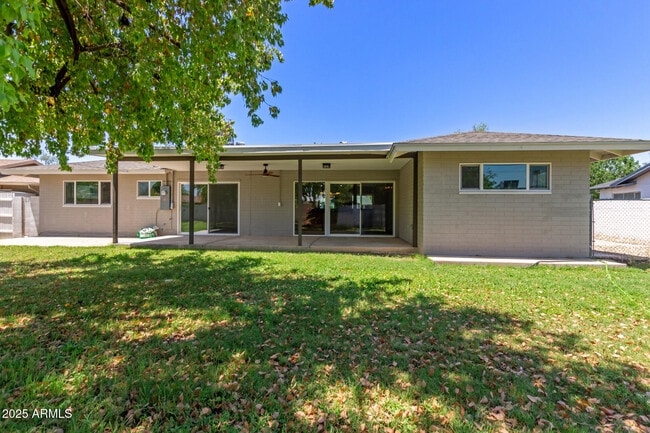 Building Photo - 1311 E 2nd Pl