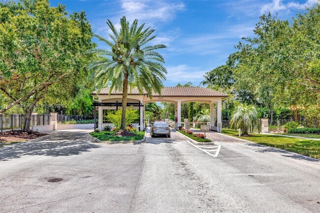 Building Photo - 10425 Bermuda Dr