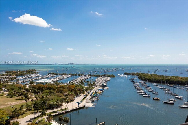 Building Photo - 2843 S Bayshore Dr