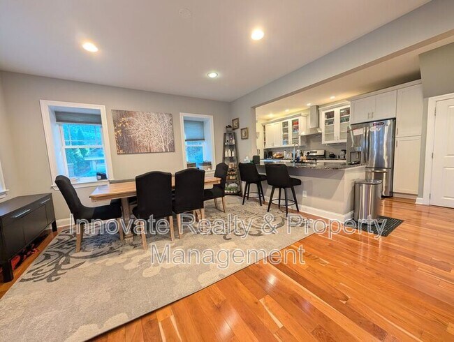 Building Photo - 6519 Lincoln Dr