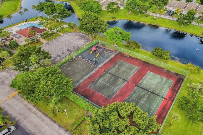 Building Photo - 4949 E Lakes Dr