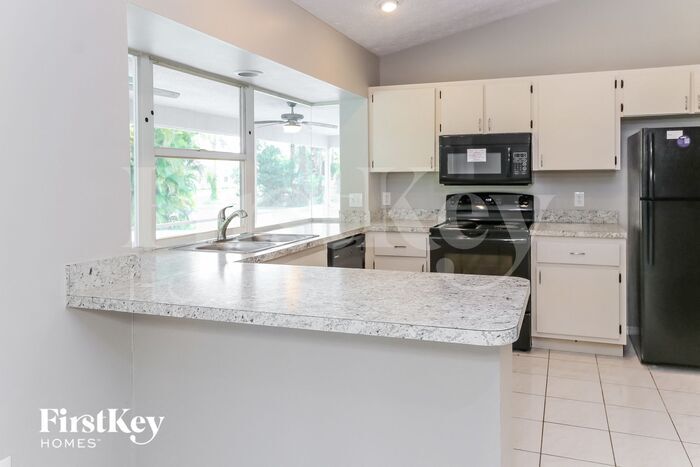 Building Photo - 3265 SW Escarole St