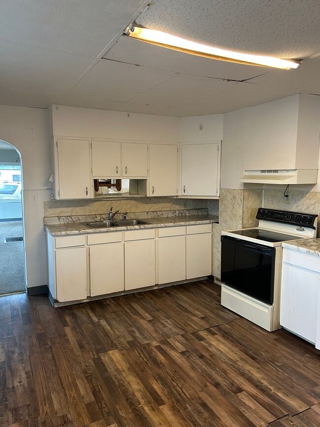 Building Photo - 853 S Main St