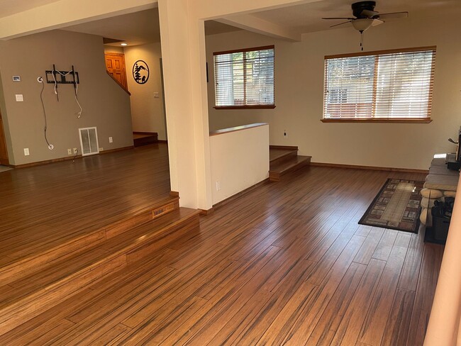 Building Photo - 1865 Grizzly Mountain Dr