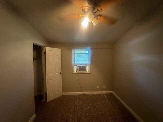Building Photo - 313 S Birchlane Dr