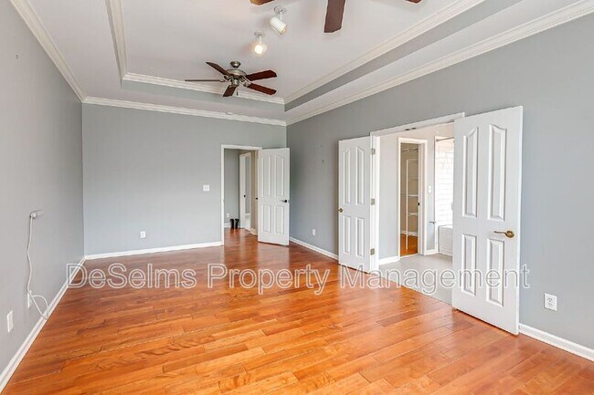 Building Photo - 701 Brent Glen Pl