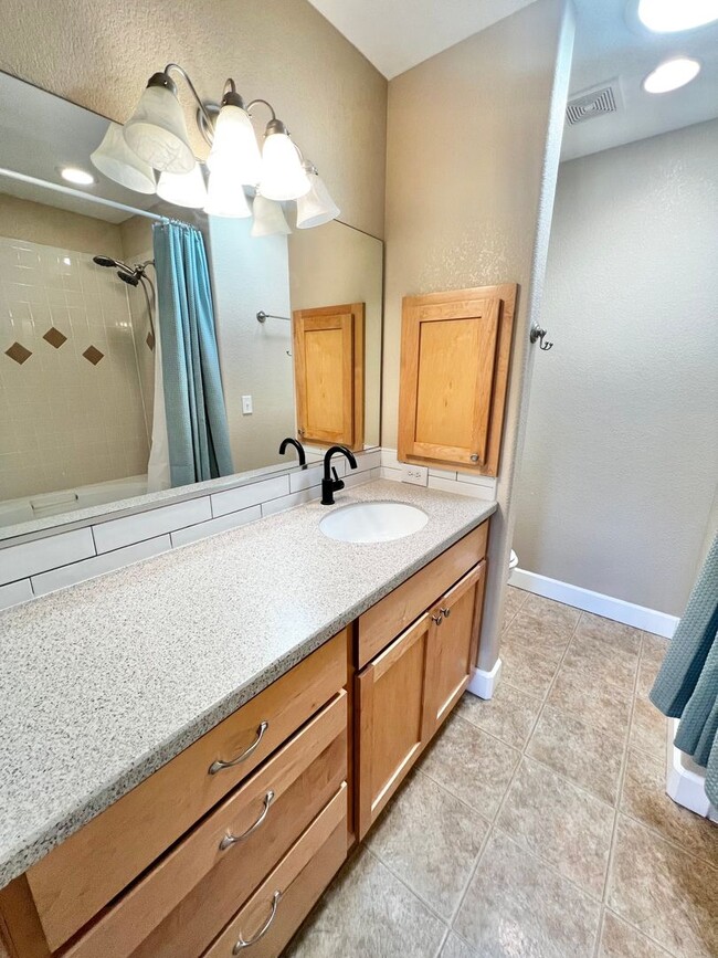 Building Photo - 4101 Crittenton Ln