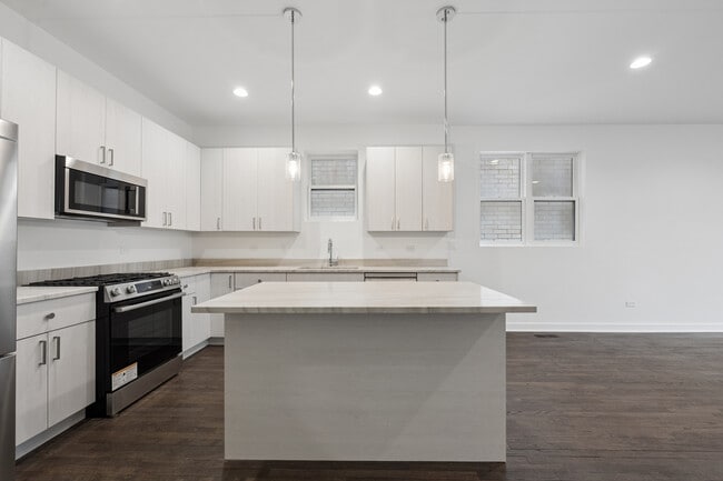 Building Photo - 1952 W Ohio St