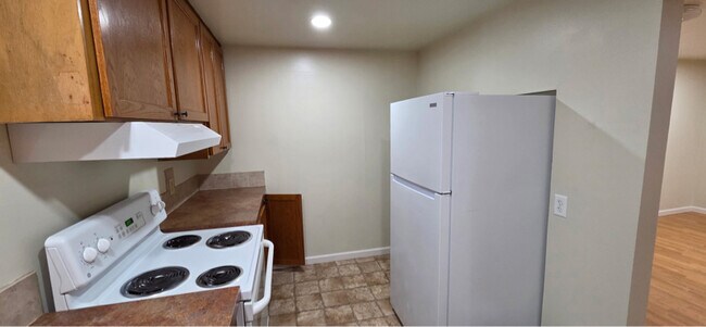 Building Photo - 804 W Cherry Ave