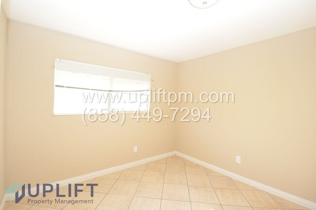 Building Photo - 4 Bedroom 2 Bath Home In Oceanside With Bonus Room ** Move In Special $300 Off First Month's Rent**