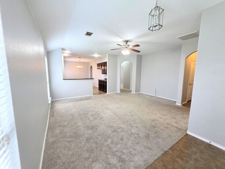 Building Photo - 1809 Rodeo Dr