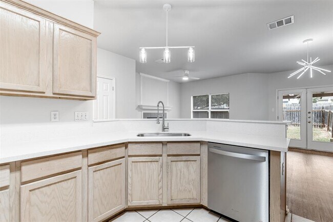 Building Photo - 2808 Kestrel Dr