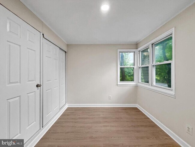 Building Photo - 7905 Greenleaf Rd